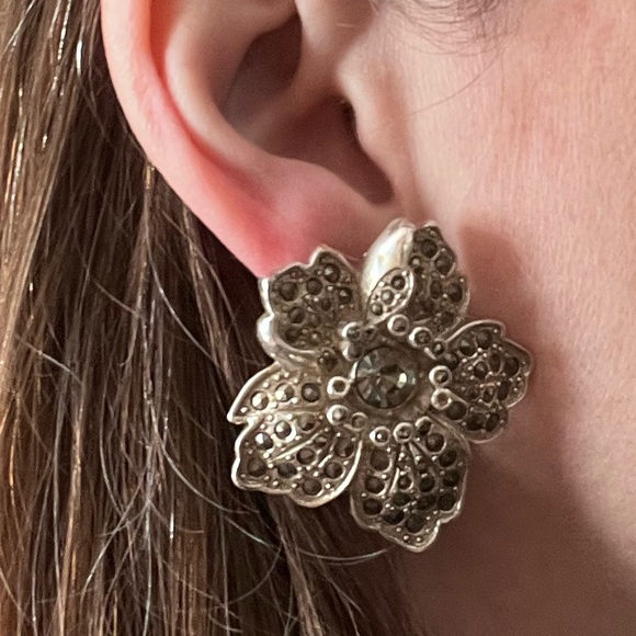 Gorgeous Silver Marcasite Floral Clip Earrings - Picture 3 of 16